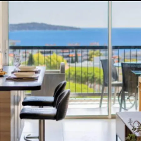 Magnificent 3 Rooms-sea View-terrace-pool Apartman *