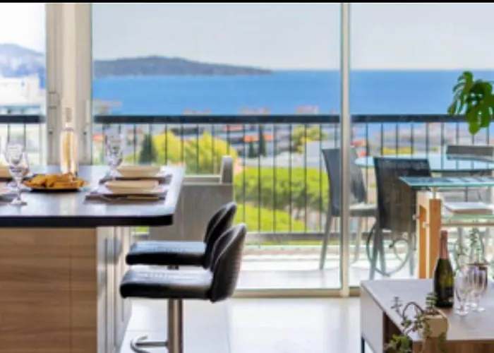 Magnificent 3 Rooms-sea View-terrace-pool Apartment *